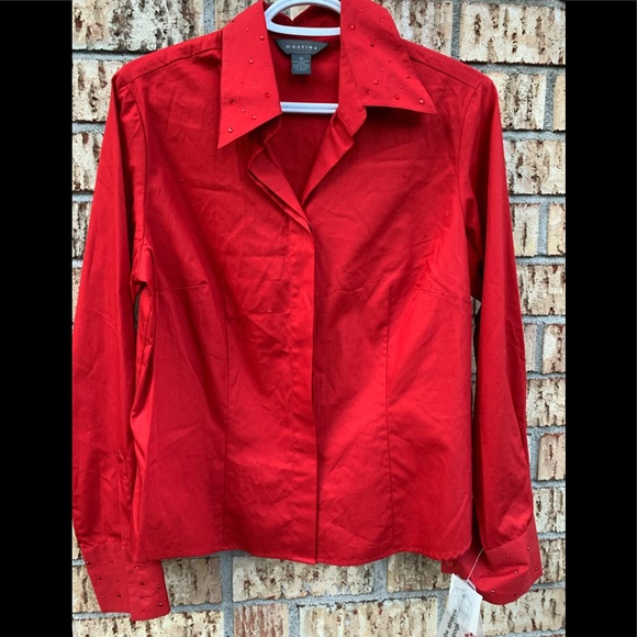 Mantles Woman Red shirt in Size 12 - Picture 3 of 4